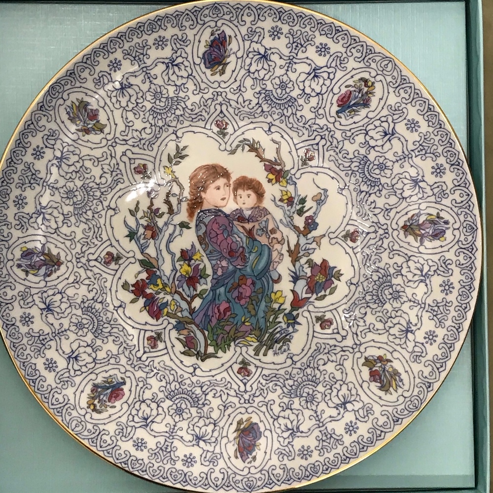 Edna Hibel Mothers Day Plate